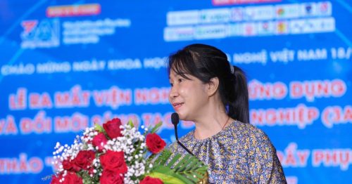 Bà Chu Vân Hải – Phó Giám đốc Sở Khoa học và Công nghệ TP. HCM phát biểu chúc mừng
